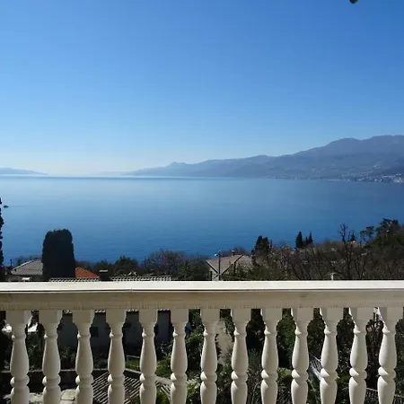 Lamia Na Uzvisini S Pogledom Na Apartman Rijeka