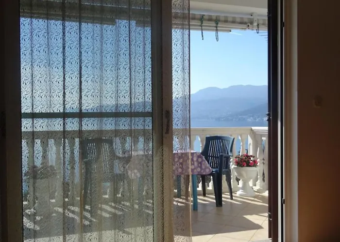 Apartman Lamia Na Uzvisini S Pogledom Na Rijeka