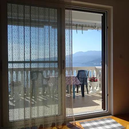 شقة Apartman Lamia Na Uzvisini S Pogledom Na More غييكا