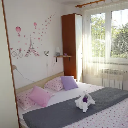 شقة Apartman Lamia Na Uzvisini S Pogledom Na More غييكا