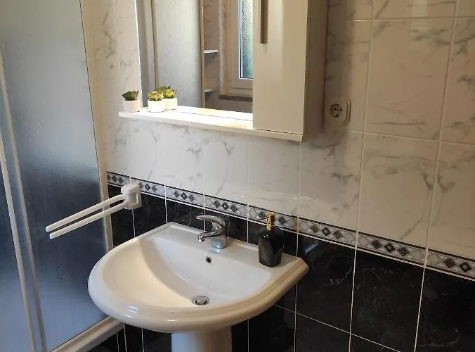 Lamia Na Uzvisini S Pogledom Na *