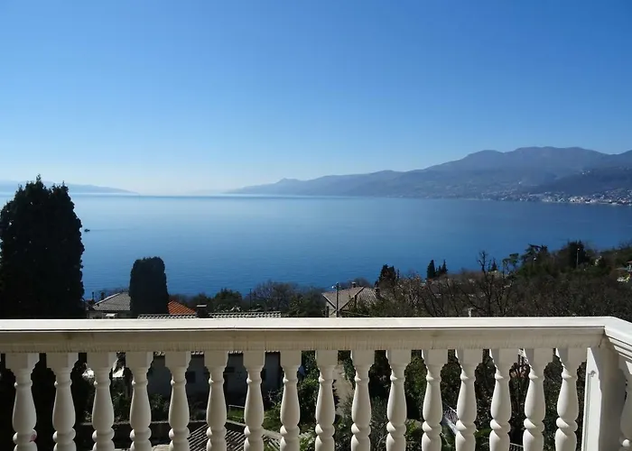 Lamia Na Uzvisini S Pogledom Na Apartamento Rijeka